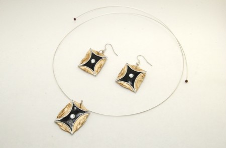 Köves fekete-pezsgőszínű szett - Ár: 2.790 Ft